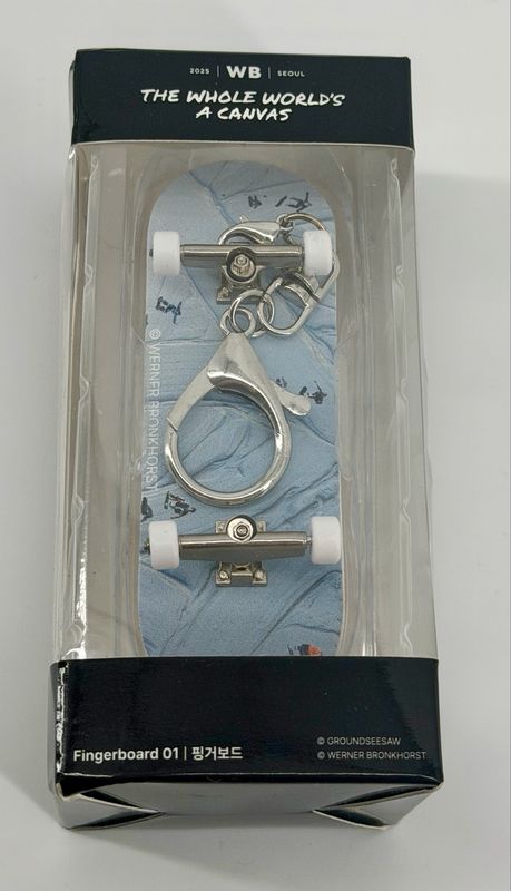 Werner Bronkhorst - Skiing (Fingerboard Keychain)