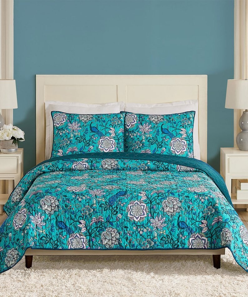 Blue & White Peacock Garden Quilt Set Blue & White Peacock Garden Quilt Set