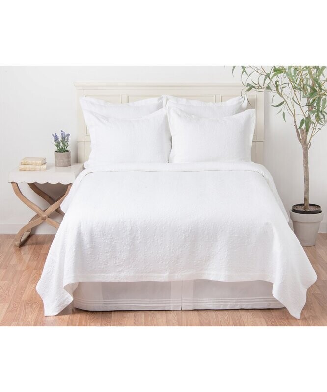 Dogwood Market | White Spring Leaves Reversible Quilt
