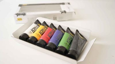 Creamy SOLO GOYA acrylic paint applied to palette demonstrating smooth texture