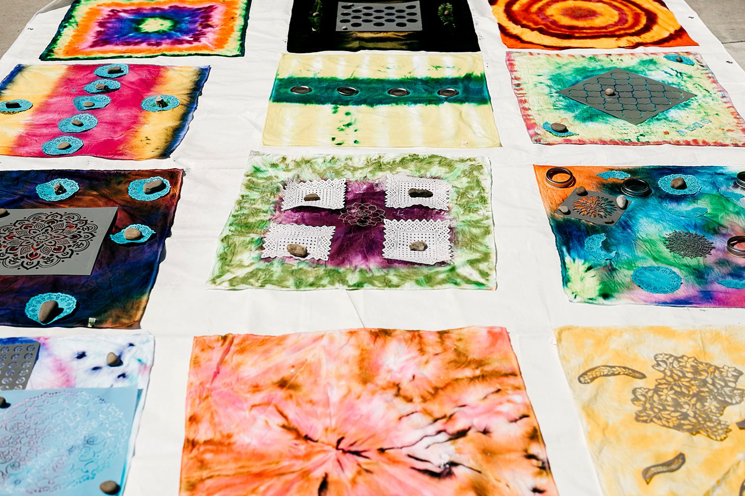 Jacquard Dye-Na-Flow Loose Paints - 30 Shades | Fabric &amp; Silk Paint Set | Vibrant, Permanent Colors
