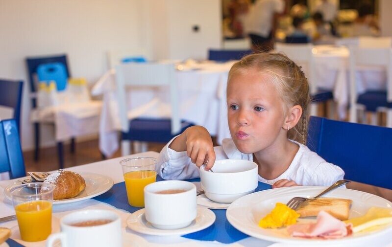 "Nicht mehr hungrig in den Tag" Patenschaft für Schüler-Frühstück