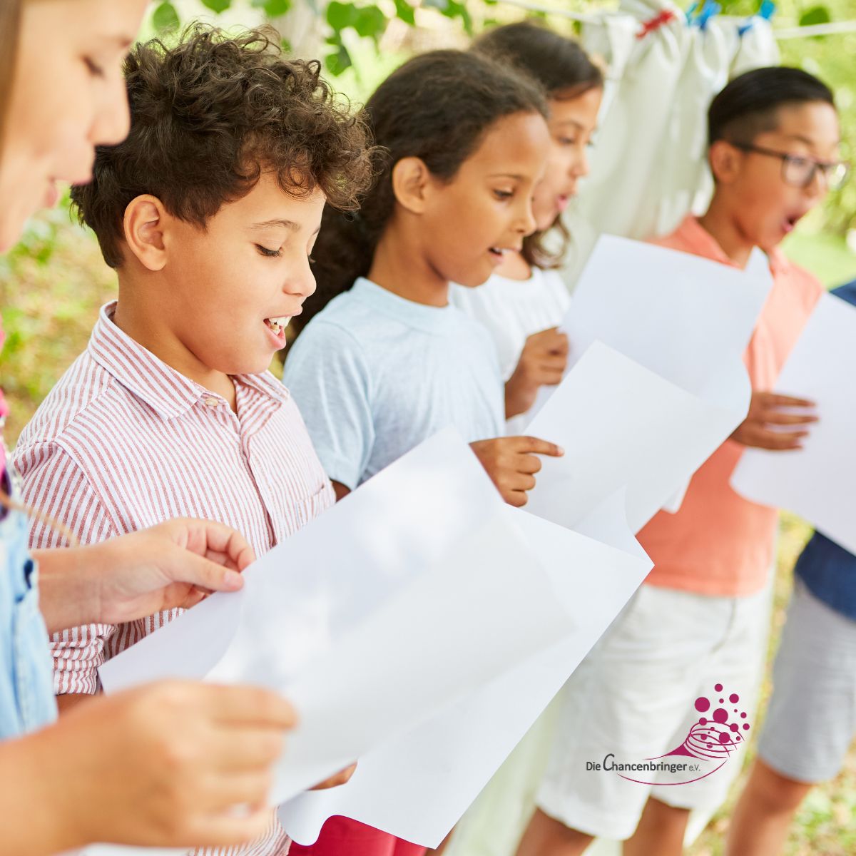 "Klangvoll für mehr Chancen" - Spende für Singunterricht in Grundschulklassen