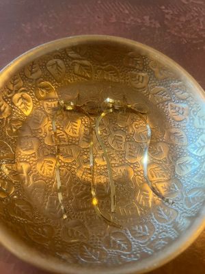 STRIKJES OORBELLEN | GOUD