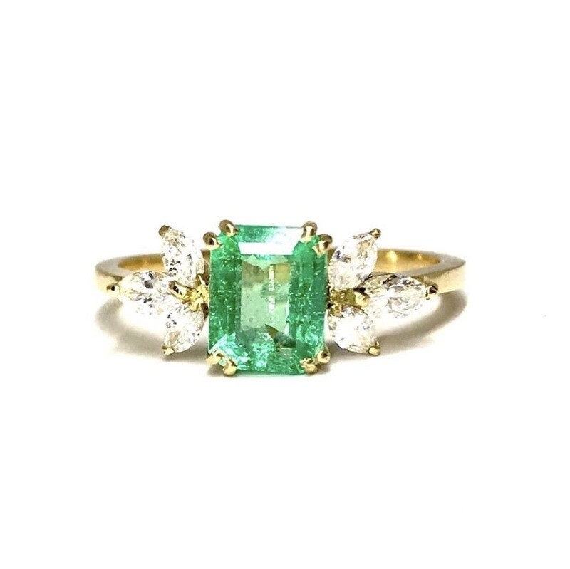 1 ct Pastel Green, Flying Emerald, Diamond Ring