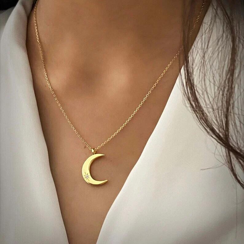 Simple Moon, Diamond Necklace