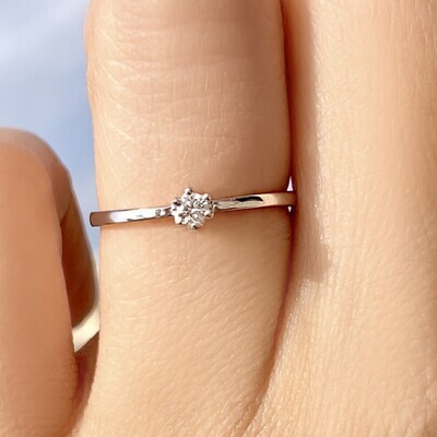 Small Six Prongs Diamond Ring
