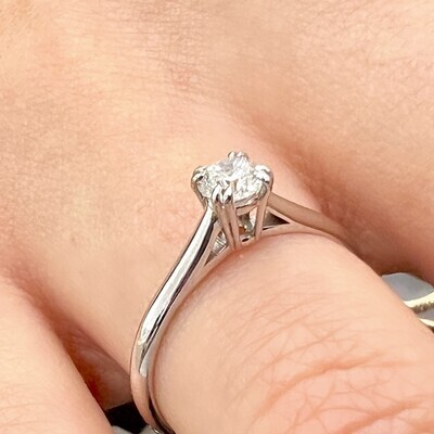 Eight Prongs 0.3 ct Diamond Ring
