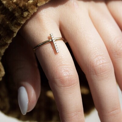 Small Bar Diamond Ring