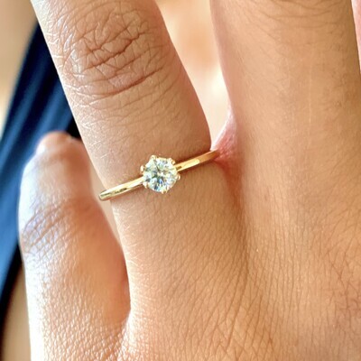 Six Prongs 0.3 ct Diamond Ring