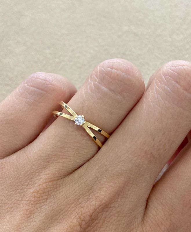 X-Shaped Diamonds Ring