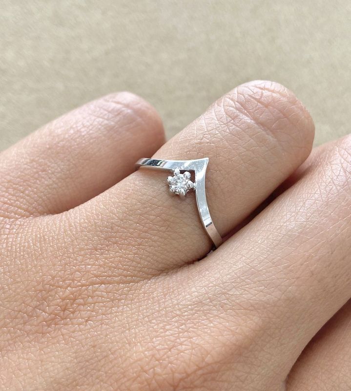 V-Shaped Diamond Ring