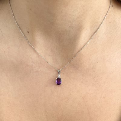Oval Shaped 1.5 ct Amethyst, Diamond Necklace