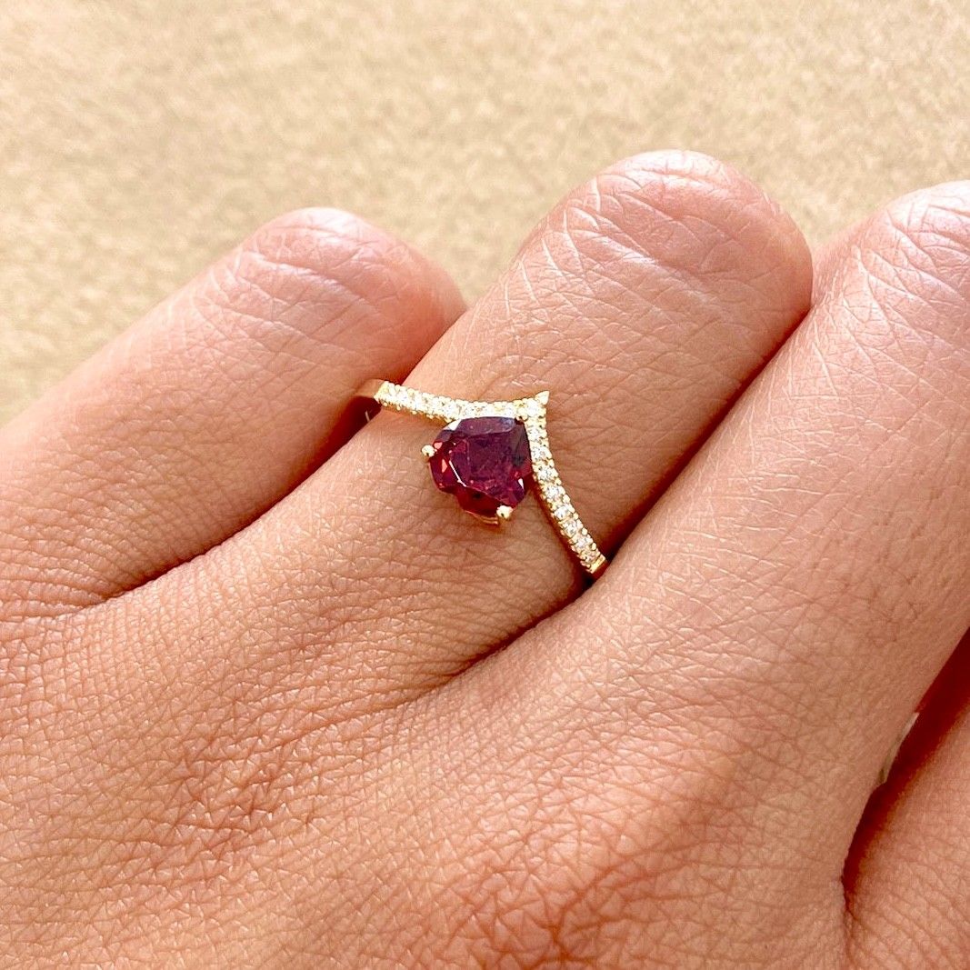 1 ct Red Garnet, V-Shaped Diamond Ring