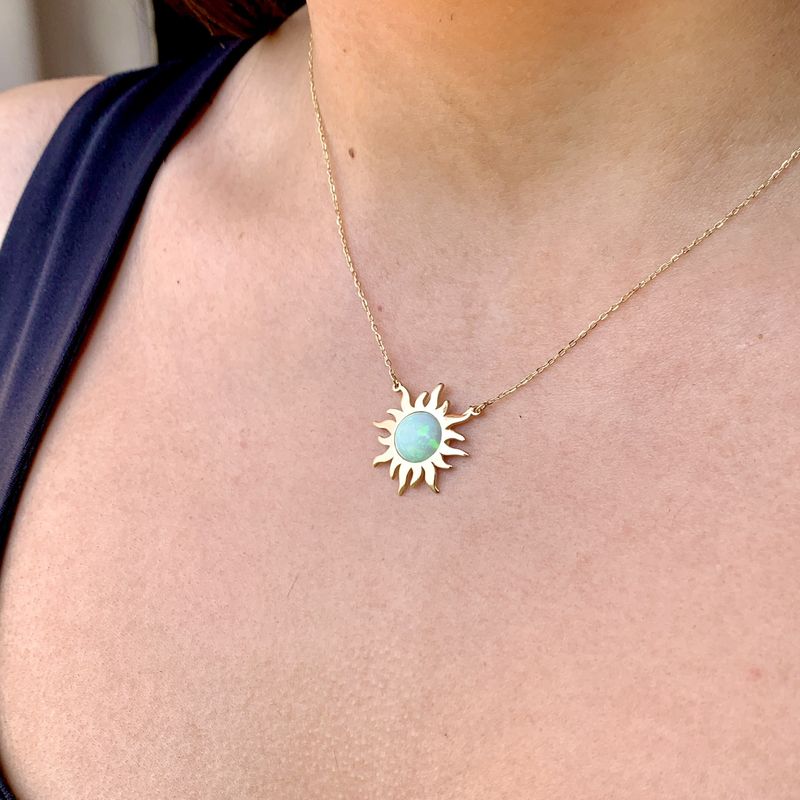 Sun Shaped 2 ct Opal Necklace