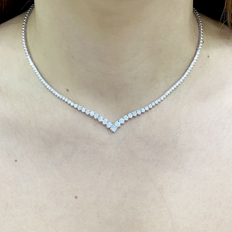 Gradual V-Shaped, Three Prongs, Diamond Wedding Necklace
