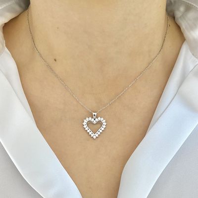 Three Dimensional, Heart Shaped Diamond Necklace