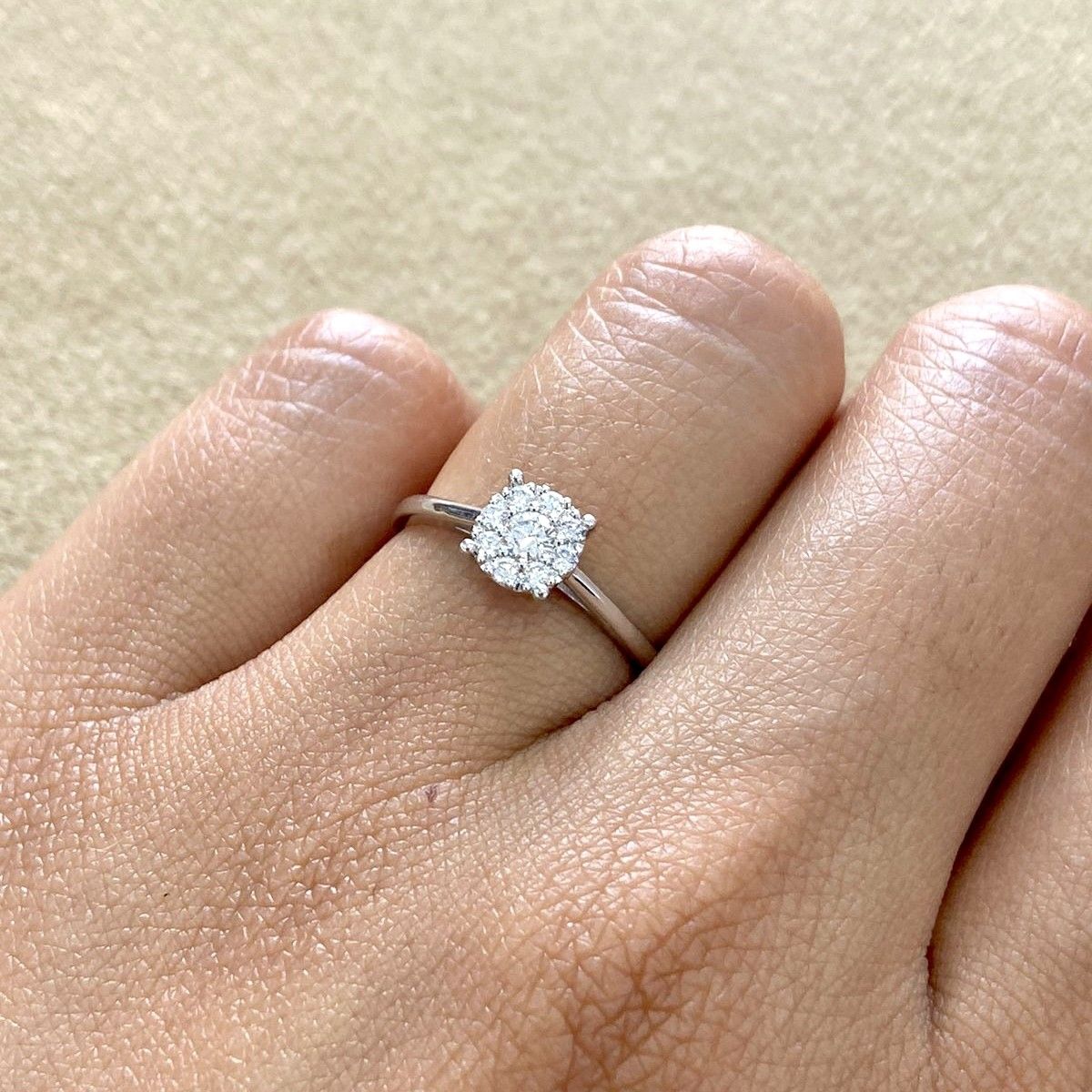 Round 0.1 ct Halo Style, Diamond Engagement Ring