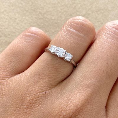 Round 0.25 ct Trilogy Style, Diamond Engagement Ring