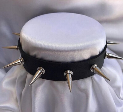 Black Rivet Spike Choker