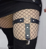 Black clamp garter