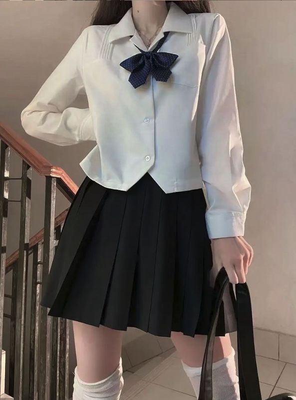 Preppy Black Pleated Skirt