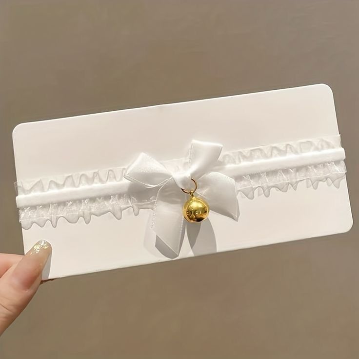 White Lace Collar