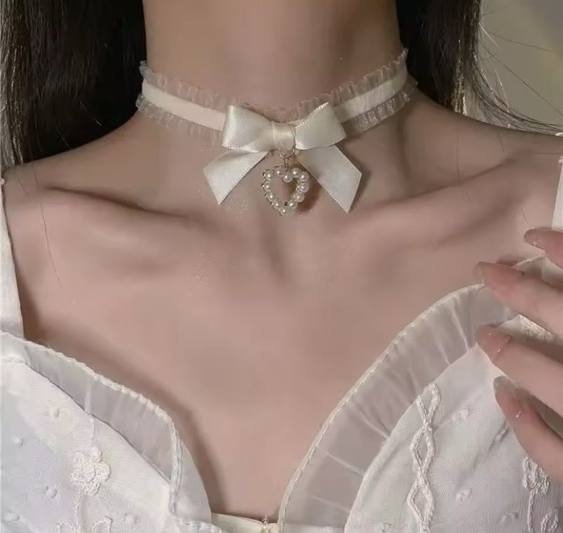 Lace Heart White Collar