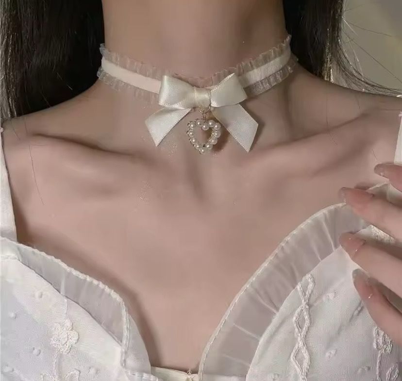 Lace Heart White Collar
