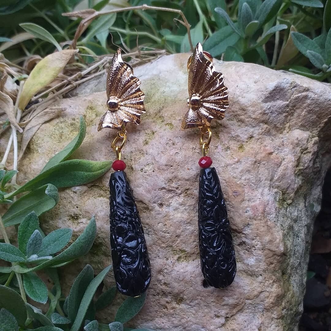 Pendientes negros abanico