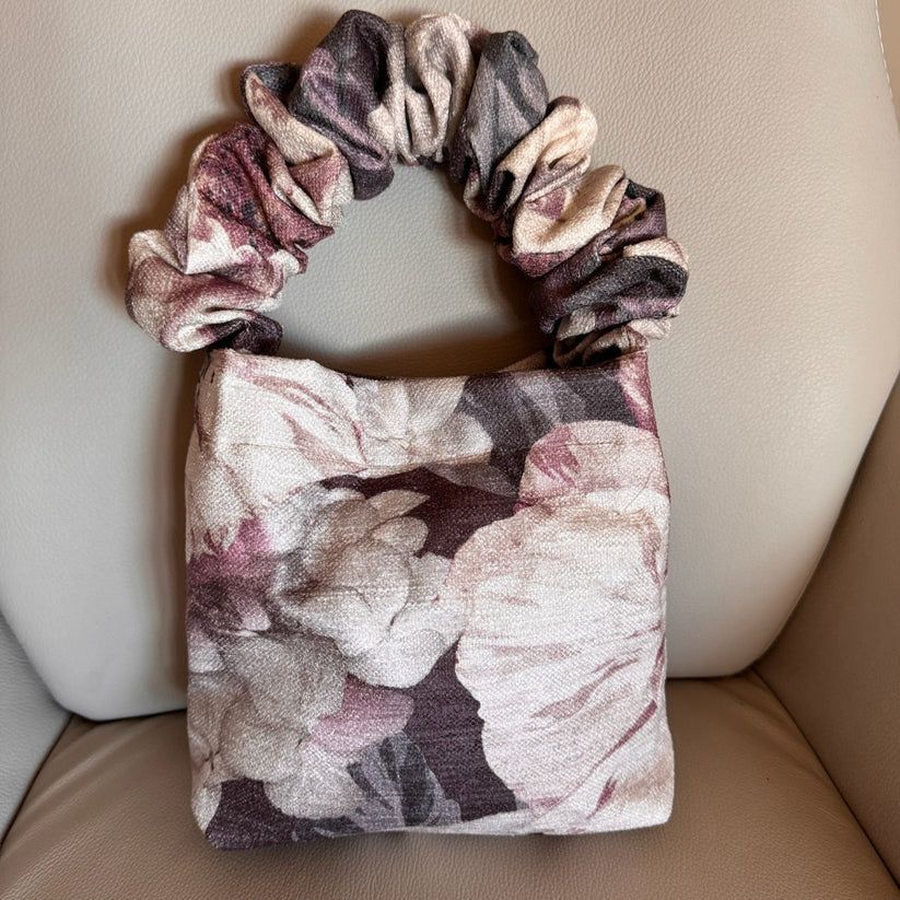 Bolso Scrunchie Camelias
