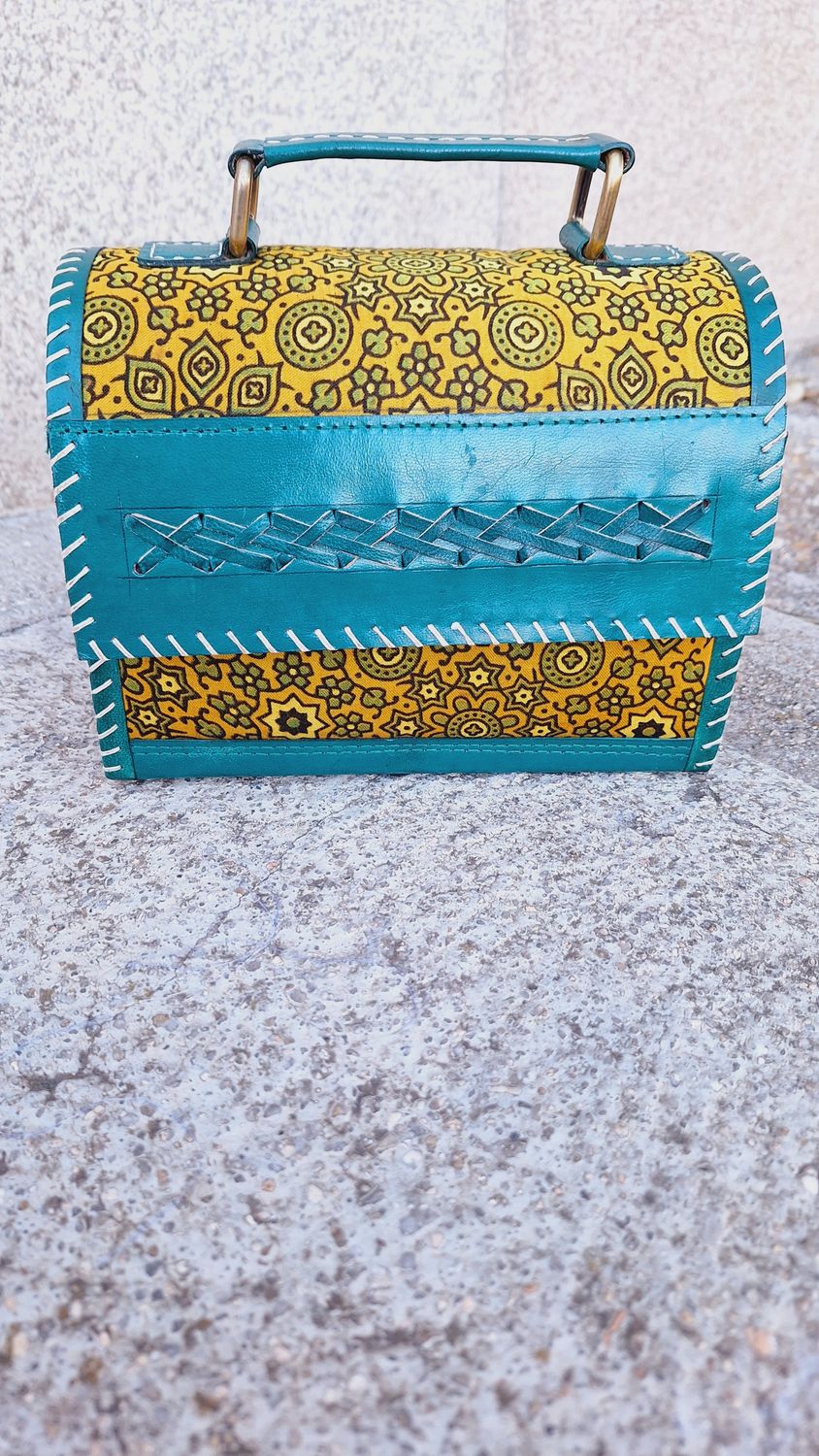 Bolso cofre turquesa