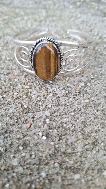 Brazalete plateado ojo de tigre