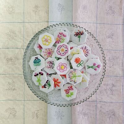 43929 Field of Blooms Linen panel $22