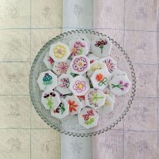 43929 Field of Blooms Linen panel $22