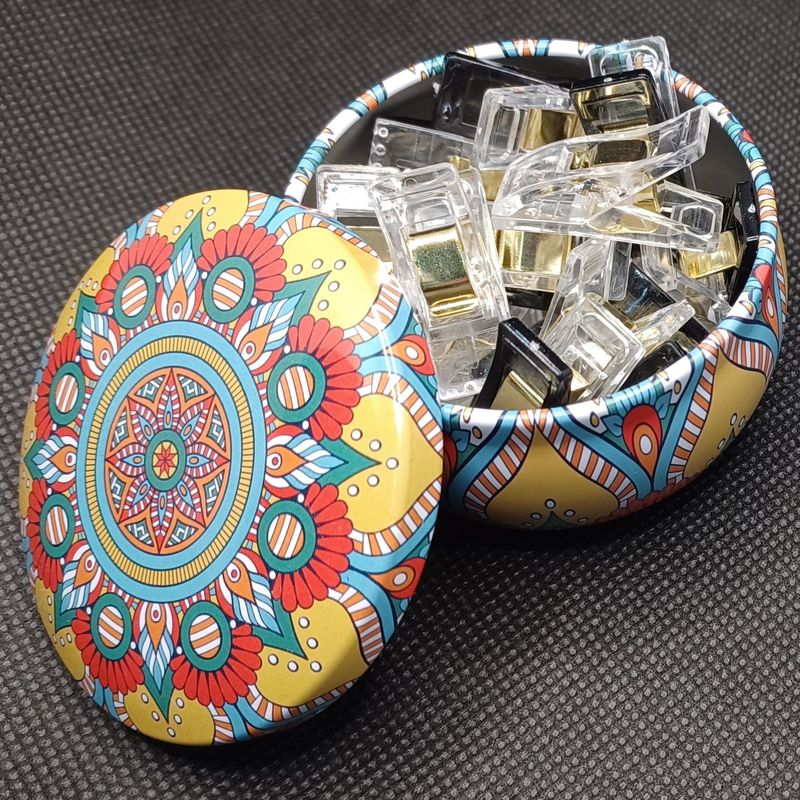Quilters clips in tin