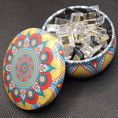 Quilters clips in tin