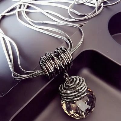 Crystal Fashionable Chain Necklace