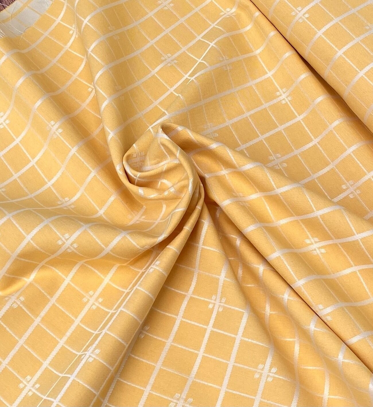 Tissu coton imprime a carreaux couleur jaune