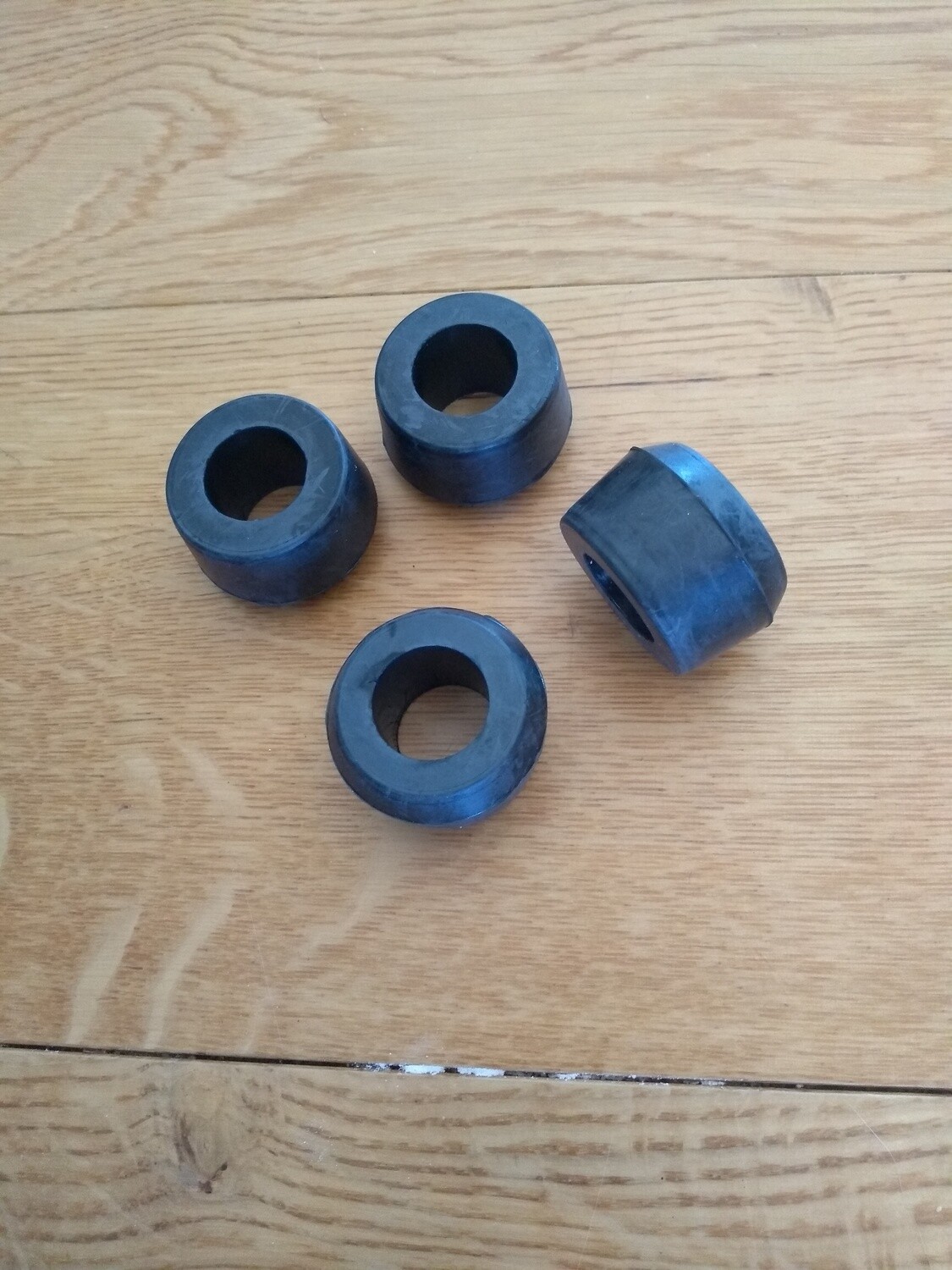 4 Rubber Bushes for Transmission Mounting M530