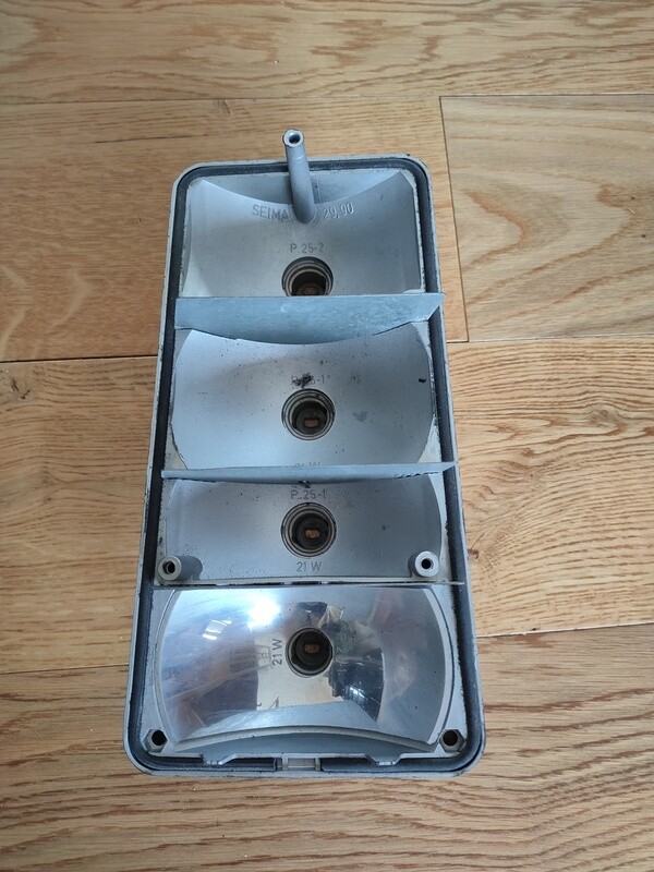 Rancho Rear Light Base Right