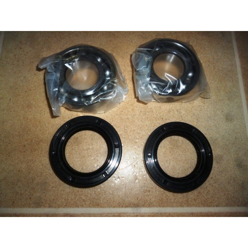 Rear Wheel Bearings with Oil Seals M530 Pair