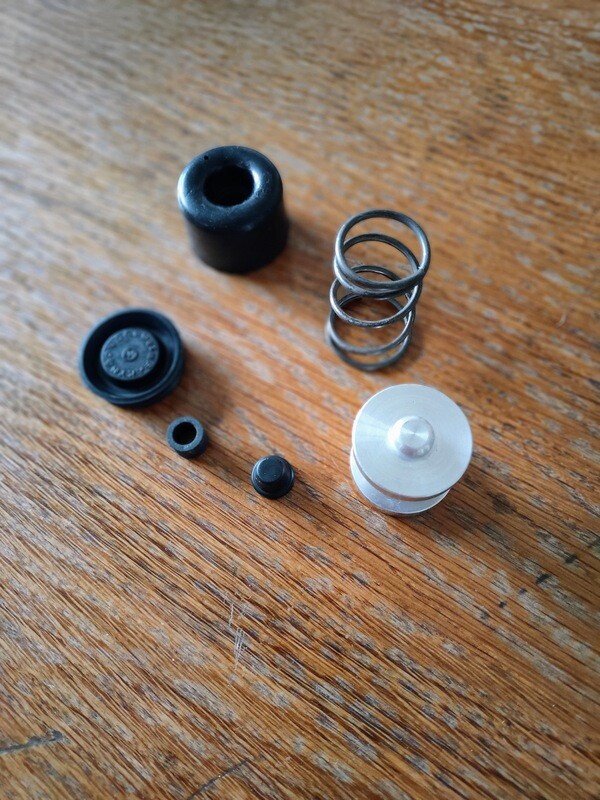 Murena 2.2 Clutch Slave Repair Kit with Piston