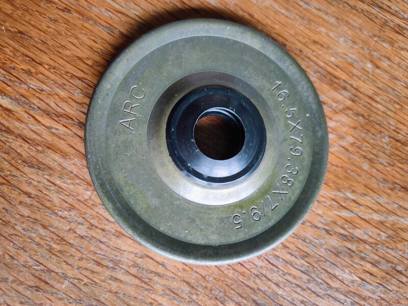 Input shaft oil seal M530