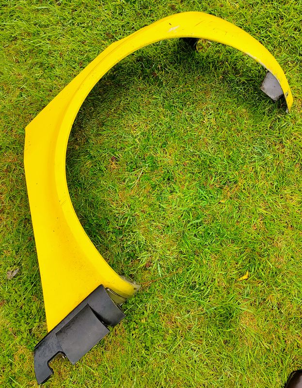 Nearside Rear Yellow over Silver