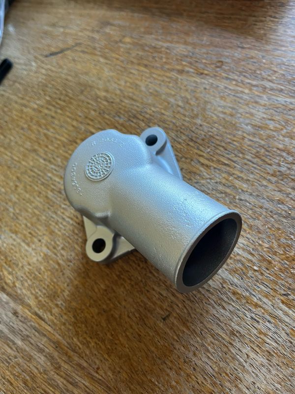 Thermostat Housing 2.2 Used