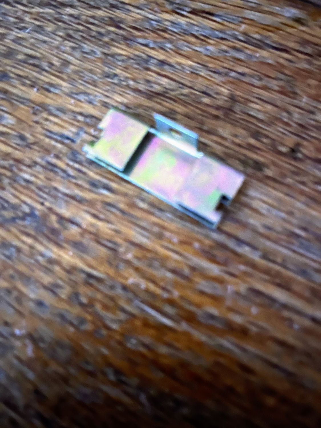 Windscreen Surround Clip Bagheera