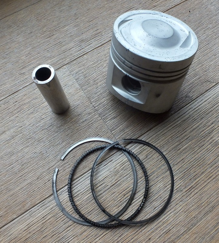 Mahle Pistons 92.06 oversize for Chrysler 180 Engine
