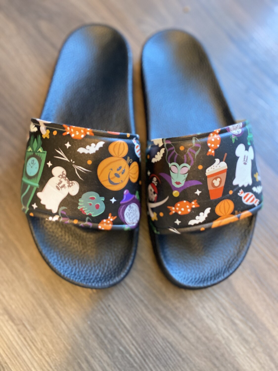 Women&#39;s Halloween Doodles Slides