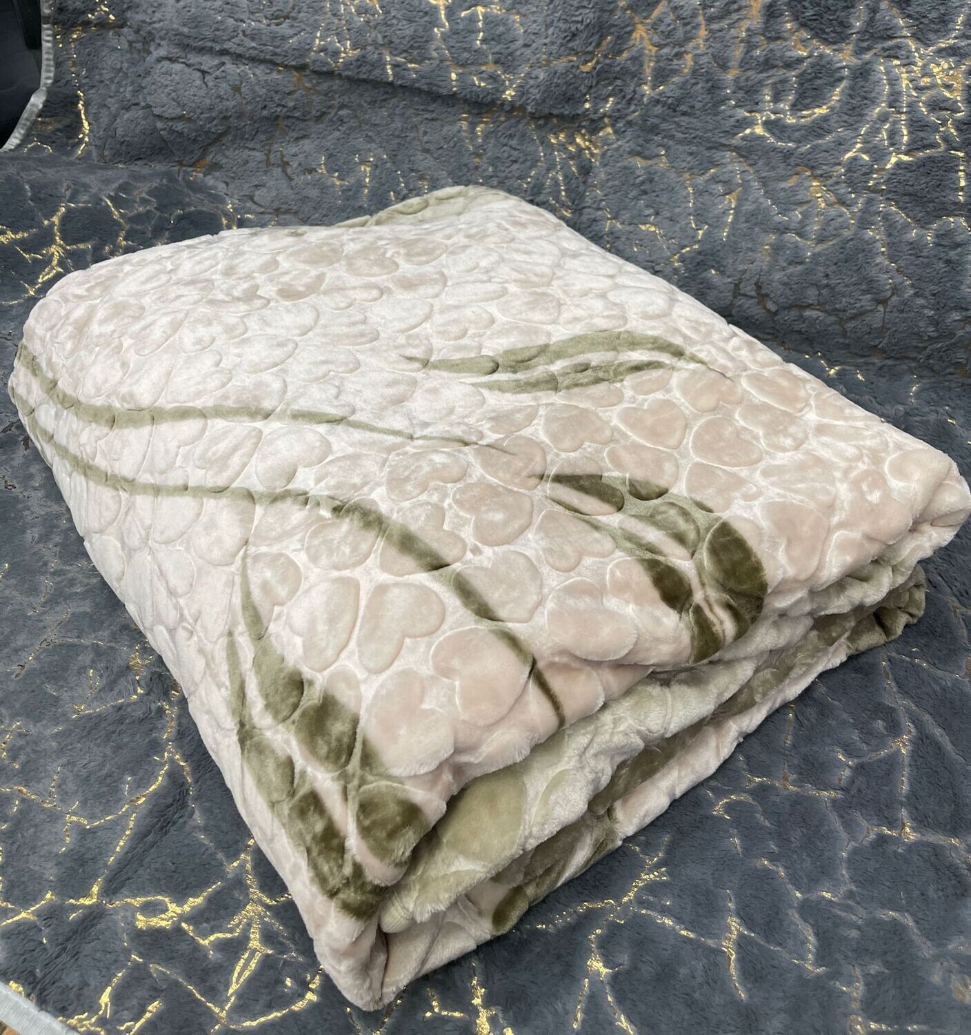 Mink blankets (Q)